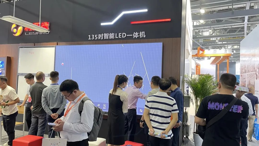 云顶yd222线路检测中心教育新品及解决方案惊艳亮相81届教装展